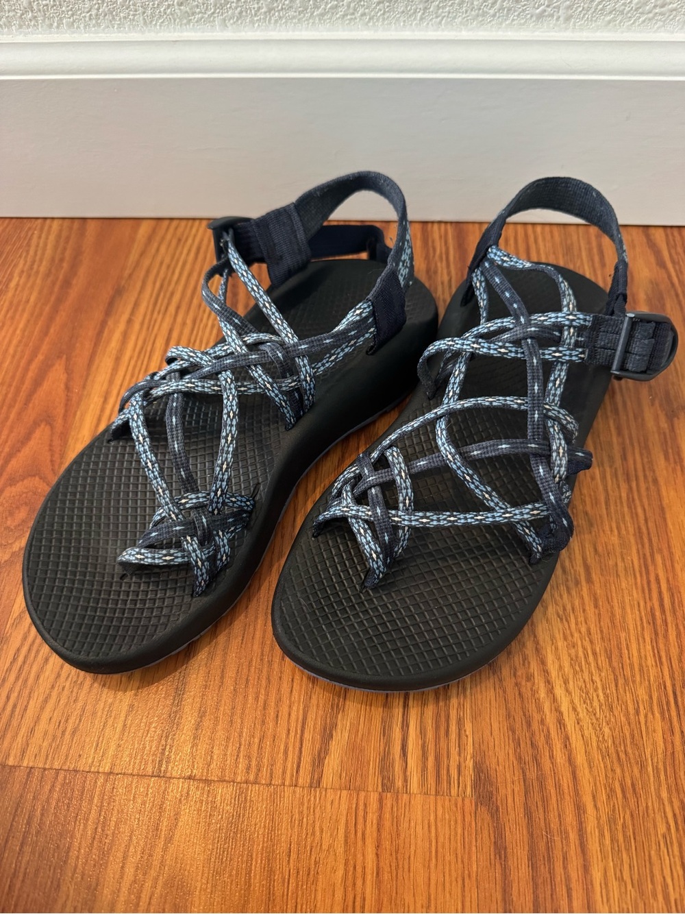Chaco ZX/2 Classic Women’s 8 Black Blue Double Strap Hiking Sandals